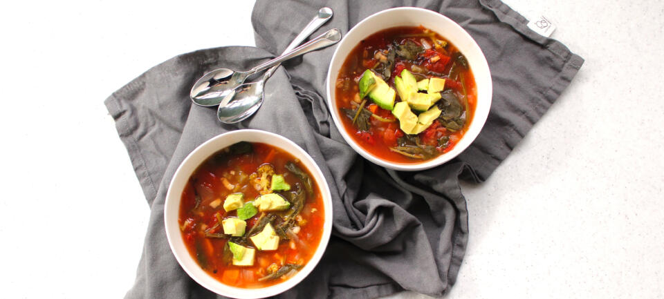 FoxyProduce's tweet image. It’s #nationalsoupmonth and this slow cooker soup recipe featuring Foxy vegetables is an easy and delicious recipe.  Use this link 👉 foxy.com/recipes/slow-c…  for details on our Slow Cooker Vegetable Soup with Farro and Chickpeas.