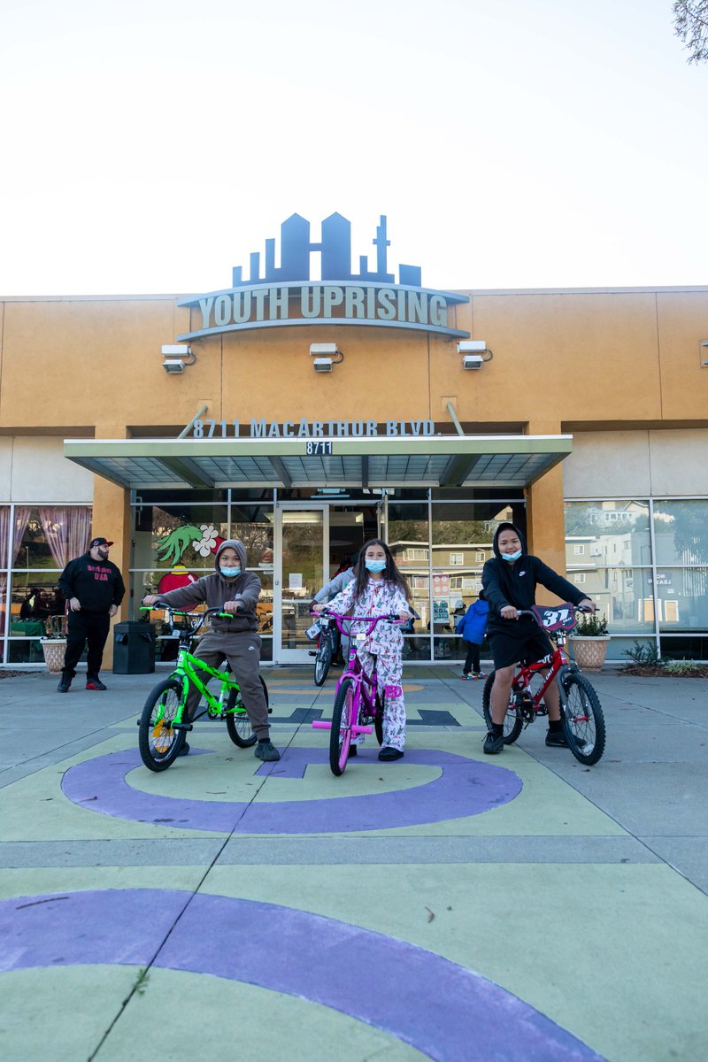 In December, Tandem was excited to partner with Youth UpRising for their annual holiday drive. 

Thanks to our supporters at Kaiser, 300+ books were donated to spread the magic of reading!

Photo rights: Anthony Notes

#nonprofit #earlylearning #childrensbooks #literacy #oakland
