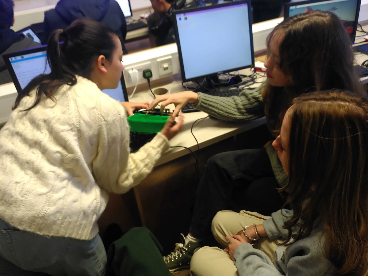 MakersInSchools's tweet photo. TY @Corketss students mounting the @raspberry_Pi @naturebytesuk Wildlife Cameras that they'll soon bring to their forest school lessons every Friday morning near @fotawildlife https://t.co/kSQQL1h8fR