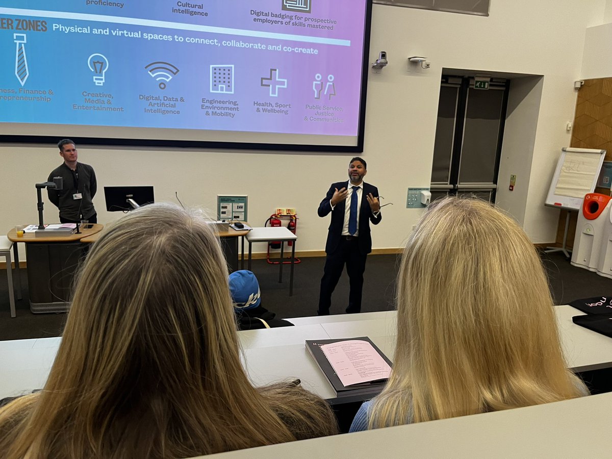 Uni of East London tweet media