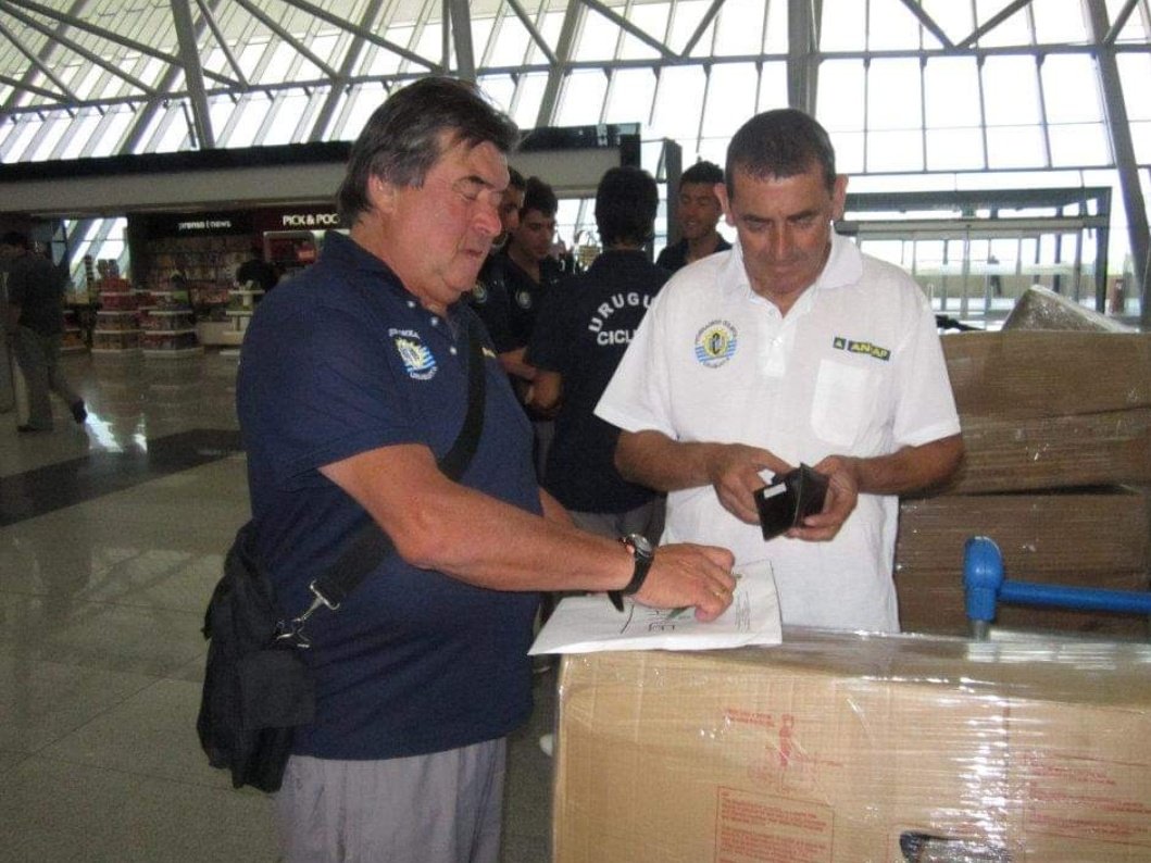 #Ciclismo Una noticia triste golpeó el deporte uruguayo ya que falleció hace algunas horas Alfredo Hugo Skrycky, técnico de la selección uruguaya de ciclismo.

✅ Fue el  técnico de Milton Wynants en los Juegos de Sydney 2000 dónde Uruguay ganó la última medalla olímpica 🥈