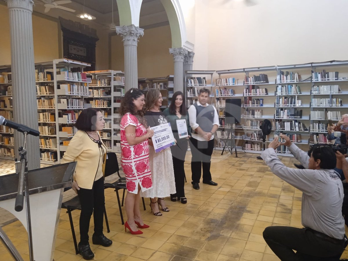 SIPSENOTICIAS's tweet photo. Recibe @Erica_Millet el premio nacional de cuento "Beatriz Espejo 2022". https://t.co/0P9FxHmZDm