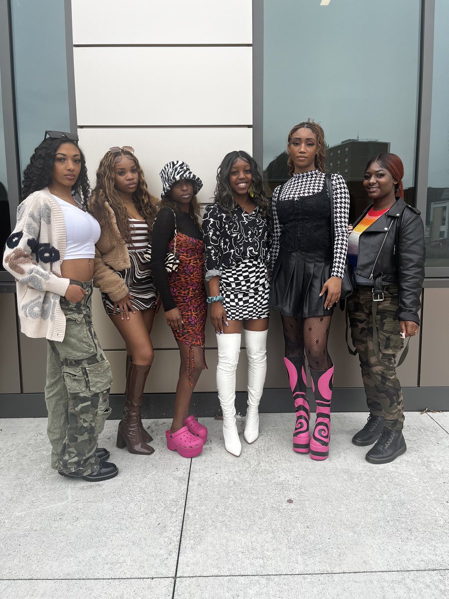 CPRModels's tweet image. Our MIXED PRINTS look at our last 10:40 break 😍 

#NCCU #mixedprints #models