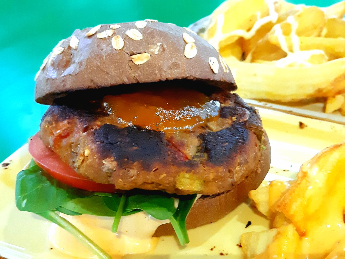 AnnysKitchenEU's tweet photo. Trying vegan #streetfood in the historic centre of #Athens!

#AthensVeganBurgers is a must-visit place for #vegan travellers visiting the capital of #Greece.

#AnnysKitchen #HealthyEating #PlantBased #Food #foodlover #VeganFoodLovers #VeganFood #VeganLife #VeganLifestyle #GoVegan https://t.co/eWSOhLpJiD
