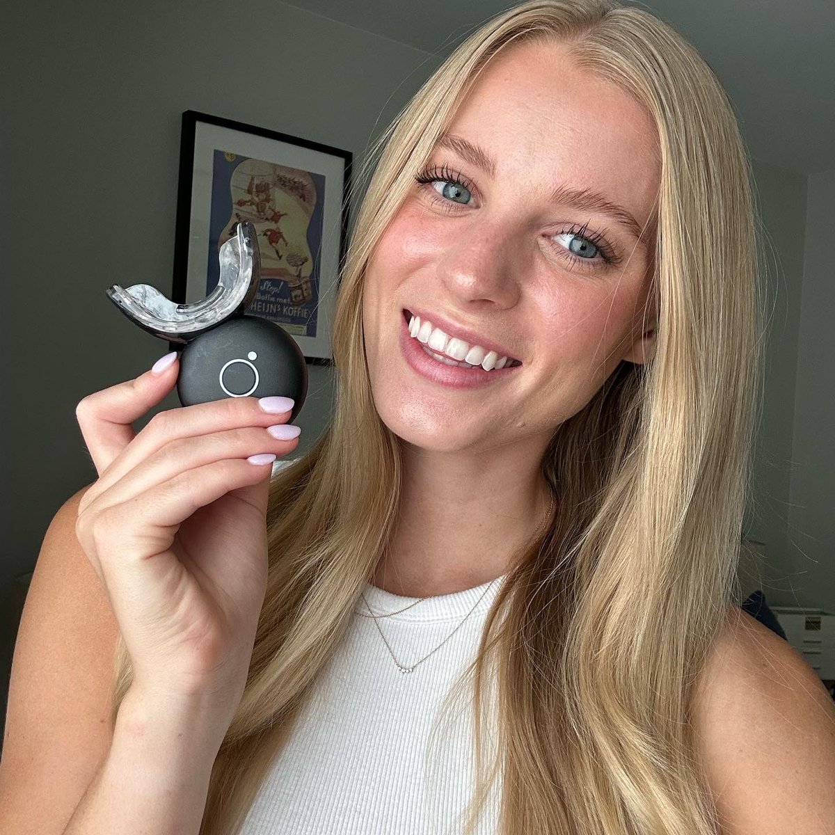 MoonOralBeauty's tweet photo. The proof is in the results! 😍 #MOONChallenge
Swipe to see some of our favorite submissions so far. There's still time to enter our the challenge to win a year supply of MOON! Start today and shop our Teeth Whitening Device (pssst., did we mention its 25% off this month?). https://t.co/fSAdA0EDNb