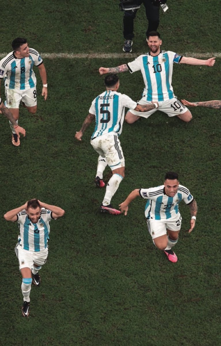18/12/2022 - 14:54
Hace exactamente un mes que somos Campeones del Mundo! 🏆
🇦🇷⭐⭐⭐🇦🇷