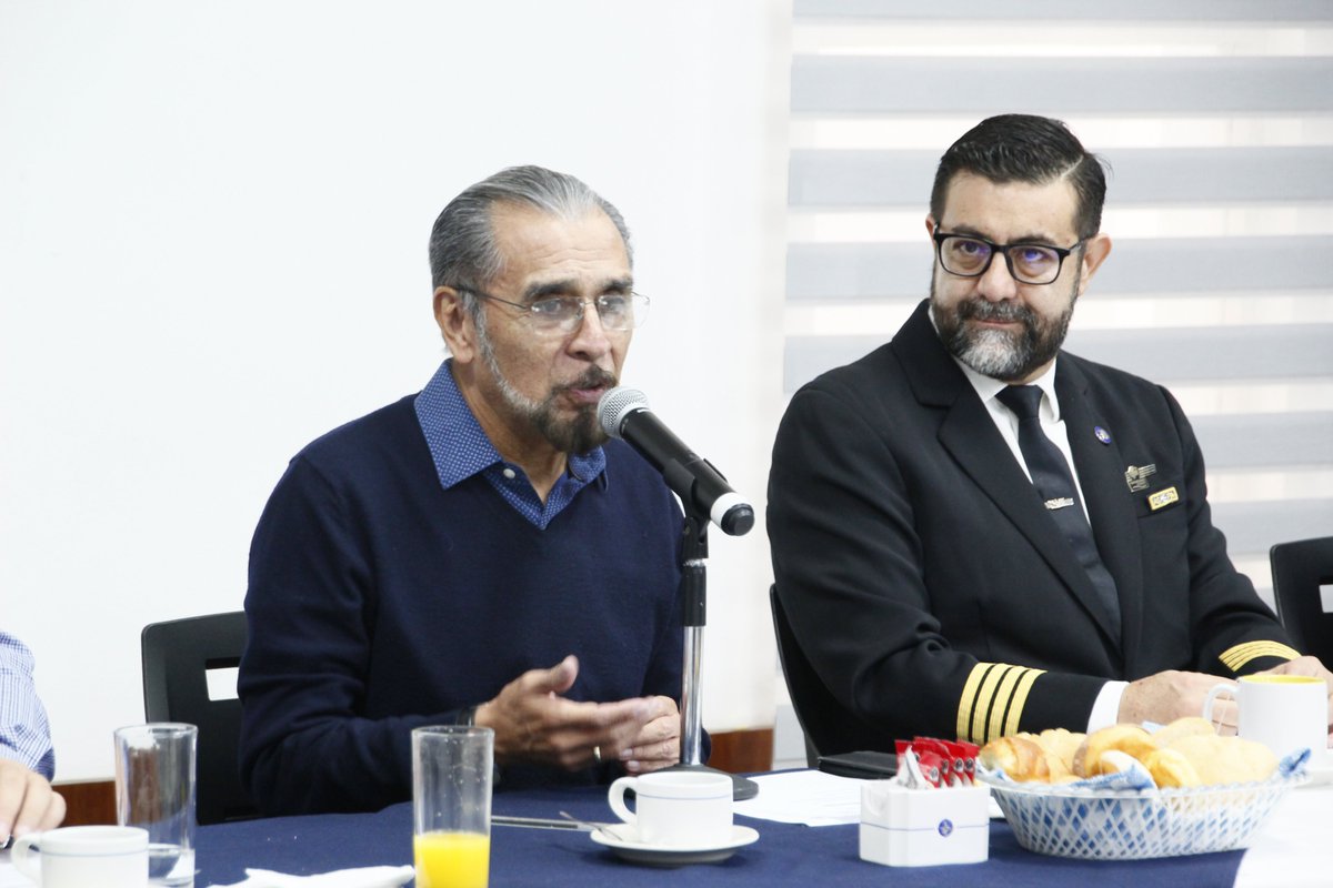 STRMnoticias's tweet photo. #Ahora En el pleno de la @UNT_mx @hernandezjuarez agradece la solidaridad de los sindicatos fraternos y se enaltece la lucha de los trabajadores, además, este gobierno debe hacer la diferencia y los trabajadores debemos acompañarlo https://t.co/vm8nanFWck