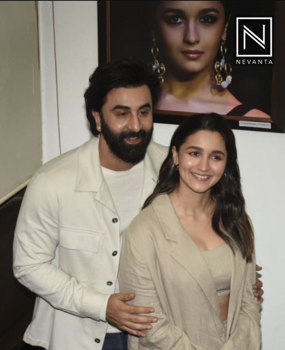 NevantaMedia's tweet photo. Alia Bhatt &amp; Ranbir Kapoor attend an event together today.
.

#AliaBhatt #ranbirkapoor #bollywood https://t.co/mX439UDqJY