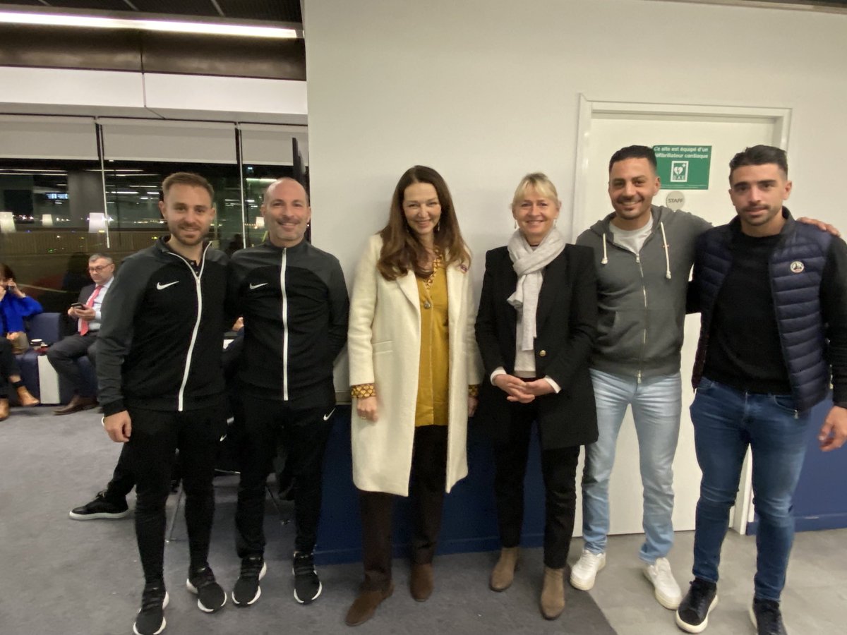 valerieboyer13's tweet photo. Belle rencontre avec les ⁦@ArbitresSAFE⁩ de football professionnel ⁦@FrDumont83⁩ qui plaident pour obtenir le statut de sportif de haut niveau
⁦@MichelSavin38⁩ 🇫🇷⚽️ https://t.co/Mk5OGQkmnC