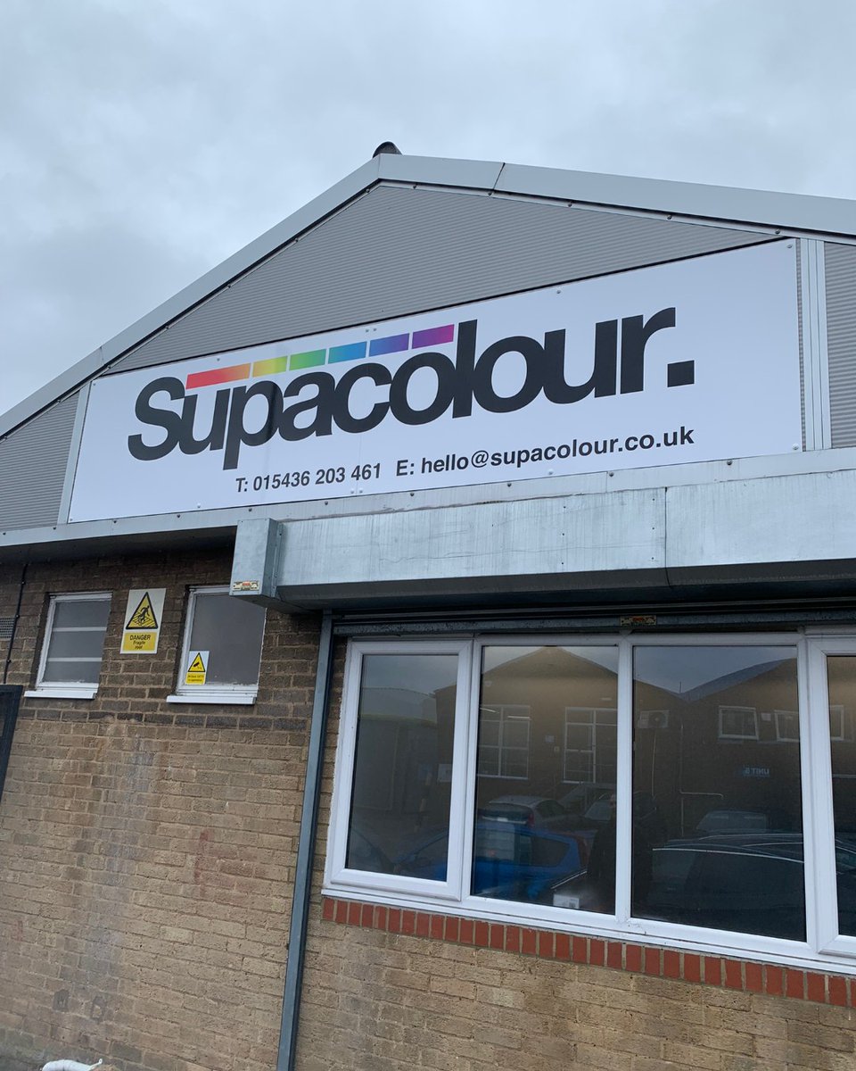 PumpkinPrint's tweet image. We recently installed a new fascia sign and goods in/out sign at Supacolour, Corby. 

Graham &amp;amp; Gary did a great job in damp conditions, you definitely won’t miss the client’s building now!

Swipe to see before and the install in progress 👉 

#signage #fasciasign