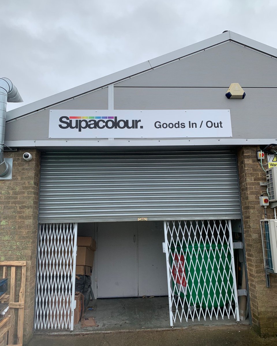 PumpkinPrint's tweet image. We recently installed a new fascia sign and goods in/out sign at Supacolour, Corby. 

Graham &amp;amp; Gary did a great job in damp conditions, you definitely won’t miss the client’s building now!

Swipe to see before and the install in progress 👉 

#signage #fasciasign