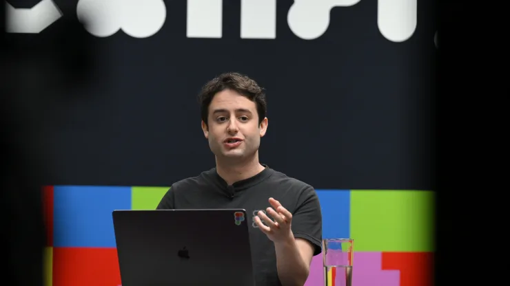 #Microsoft looked at buying #Figma but declined to put in an offer as #Adobe deal was nearing cnbc.com/2023/01/11/mic…