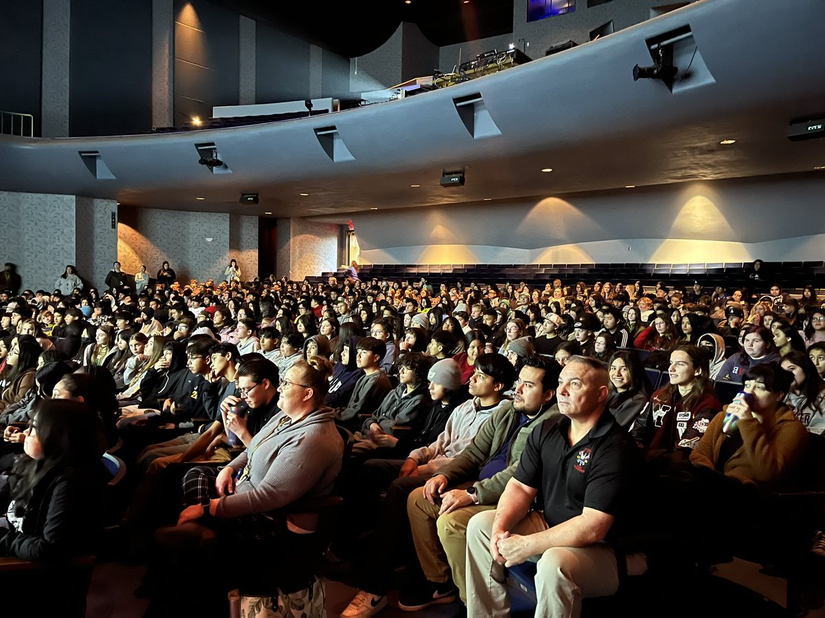 Valley Oak Middle School and Willow Glenn 8th grade students learning about Linked Learning opportunities available to all VUSD students.  #VisaliaUSD
