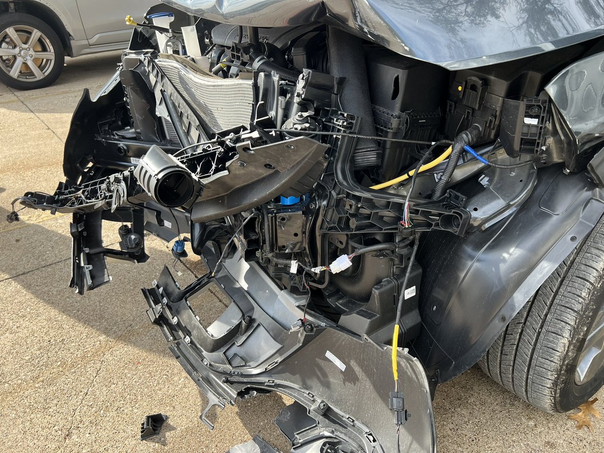 Trob171's tweet photo. (e.g…In my opinion@KIA). Based on personal experience they are selling faulty cars.  Purchase 2-cars 2022 Seltos &amp; 2023 Sportage.  Seltos airbags did not deploy, son injured. https://t.co/CabMG8PcB3