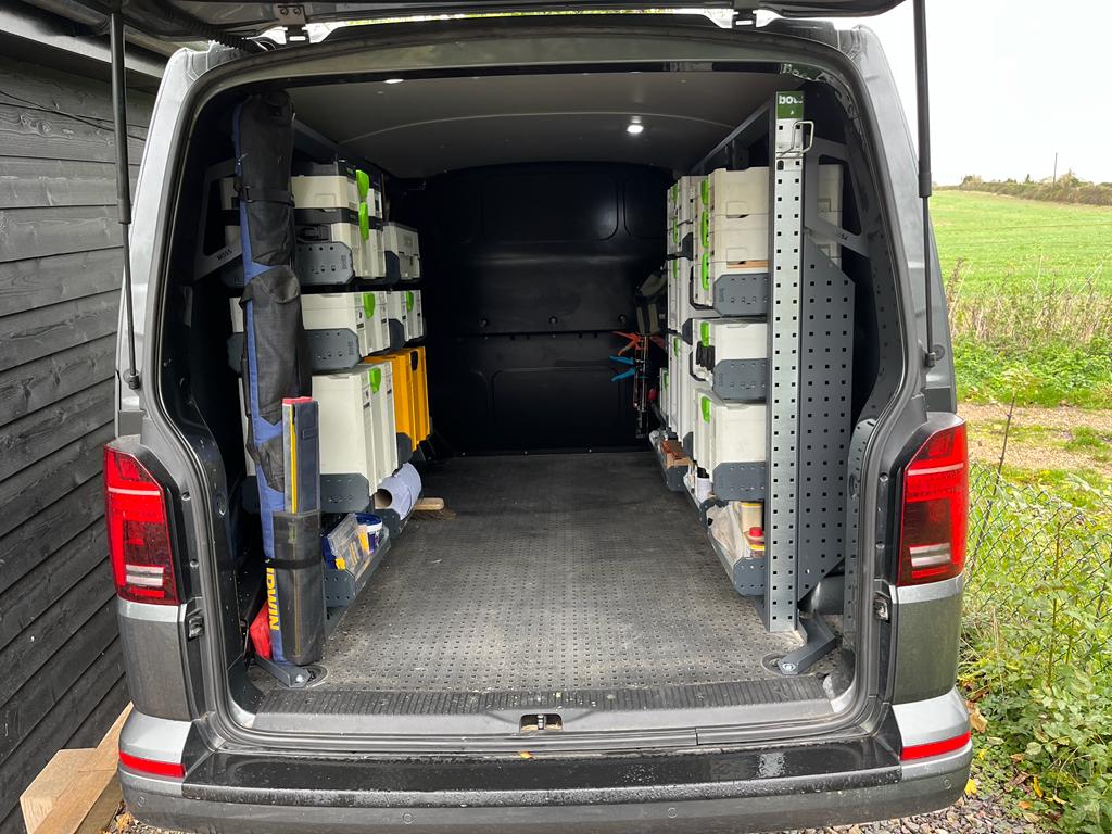 WOW, that floor space! 🔥
Everything safe and secure on the walls! 🤙🏼

#vanracking #racking #vanstorage #vanshelving #toolstorage #festool #systainer3 #vangoals #onthetools #carpenter #joiner #chippy #woodwork #humpday ⁣⁣⁣#bottmodulo3 #selffit #bottsmartvan #worksmartbott