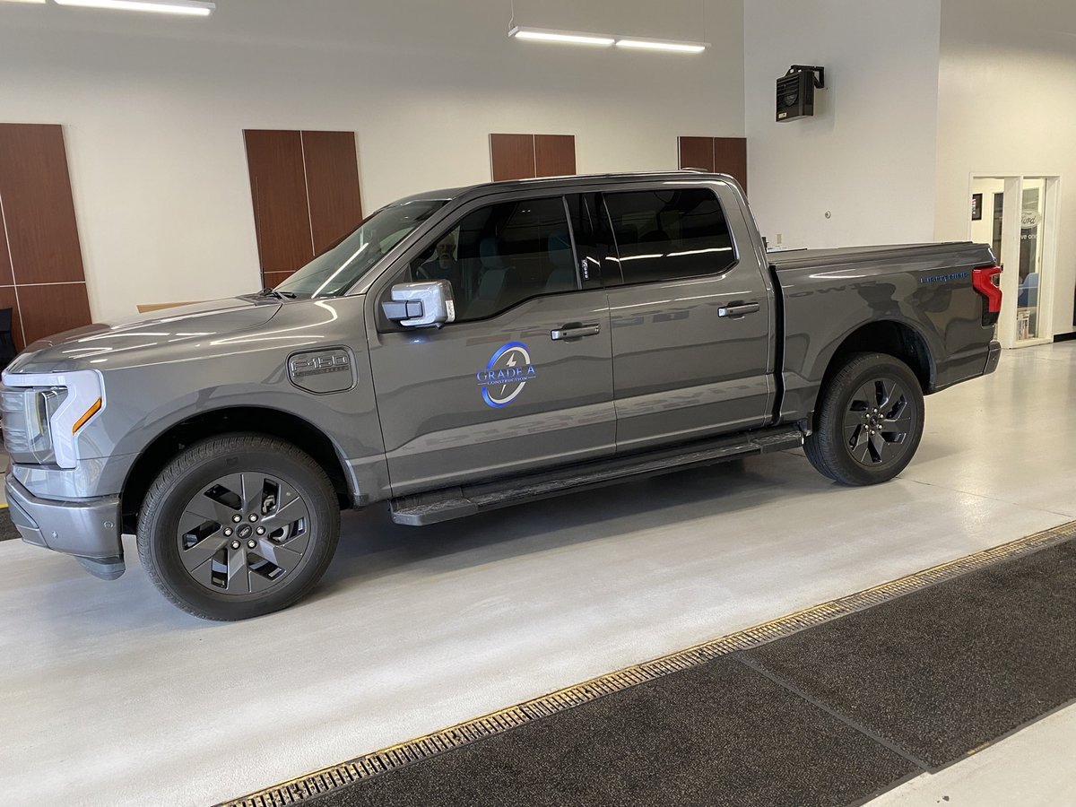 TwoRiversFord's tweet photo. Nice to see our friends at Grade A construction today in their F-150 Lightning ⚡️. #f150lightning #ev #TwoRiversFord https://t.co/CNxotIsgkD