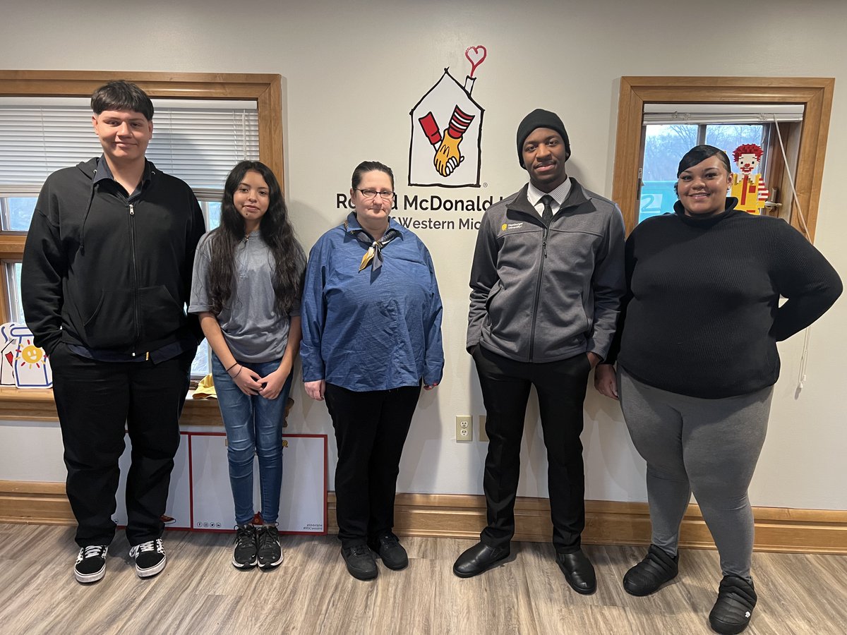 RMHCWM's tweet photo. Every weekday we have volunteers onsite making meals and treats for families to enjoy after visiting their child at the hospital. Volunteers, like this group from McDonald's, truly make a difference for RMHC families. We are so thankful! ❤ https://t.co/SDHxtrsv0W