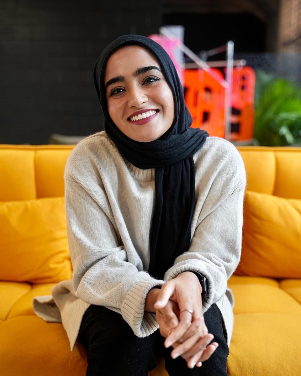 BridgeDet313's tweet photo. We’ve got some sunshine for a cloudy day ☀️ Last week, we hosted our first in-person meeting of 2023 inside of our NEW office space! To celebrate, we had an impromptu photoshoot and everyone was all smiles! We hope you’re smiling today too! 😄
 #humpday #bridgedetroit #detroit https://t.co/24dlQ0P25y