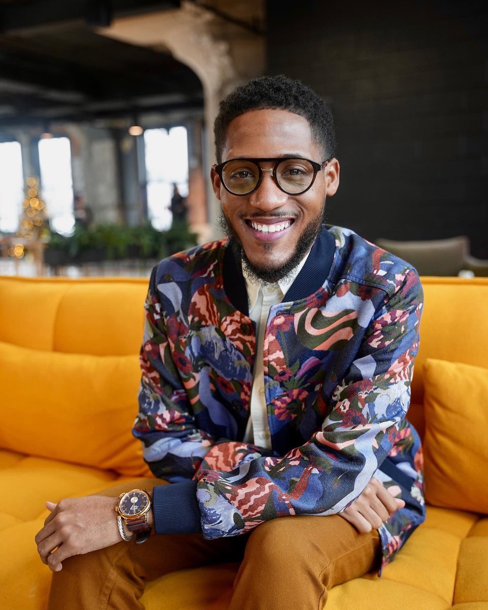 BridgeDet313's tweet photo. We’ve got some sunshine for a cloudy day ☀️ Last week, we hosted our first in-person meeting of 2023 inside of our NEW office space! To celebrate, we had an impromptu photoshoot and everyone was all smiles! We hope you’re smiling today too! 😄
 #humpday #bridgedetroit #detroit https://t.co/24dlQ0P25y