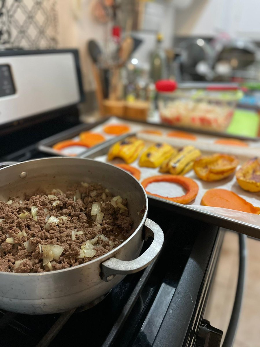 EquisFitness's tweet photo. Mid-week Meal Prep, Vanderpool edition:

✔️Ground Beef

✔️Roasted Squash

✔️Raw Cabbage + Tomato Slaw

What did you prep for yourself this week? Let us know! https://t.co/FP3hHyYZSw