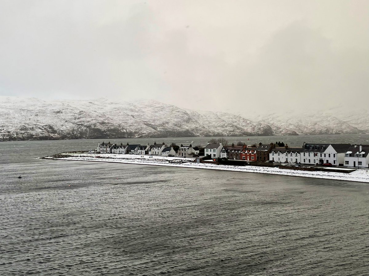 This afternoon's views in @UllapoolHarbour ...squally wintery showers continuing ❄️ #lifeatsea ⛴️😊