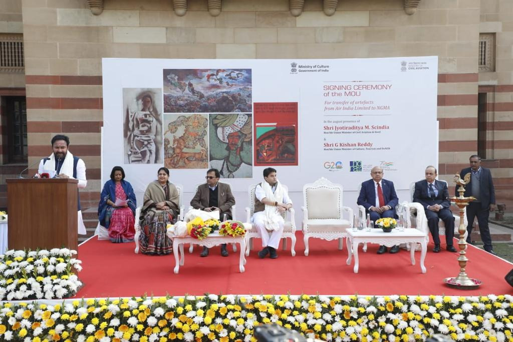MoCA_GoI's tweet photo. These artworks are highly valuable and include paintings by famous painters like M F Hussain, V S Gaitonde, B Prabha, and K H Ara, etc. (5/5) https://t.co/O3oPHBTj9F