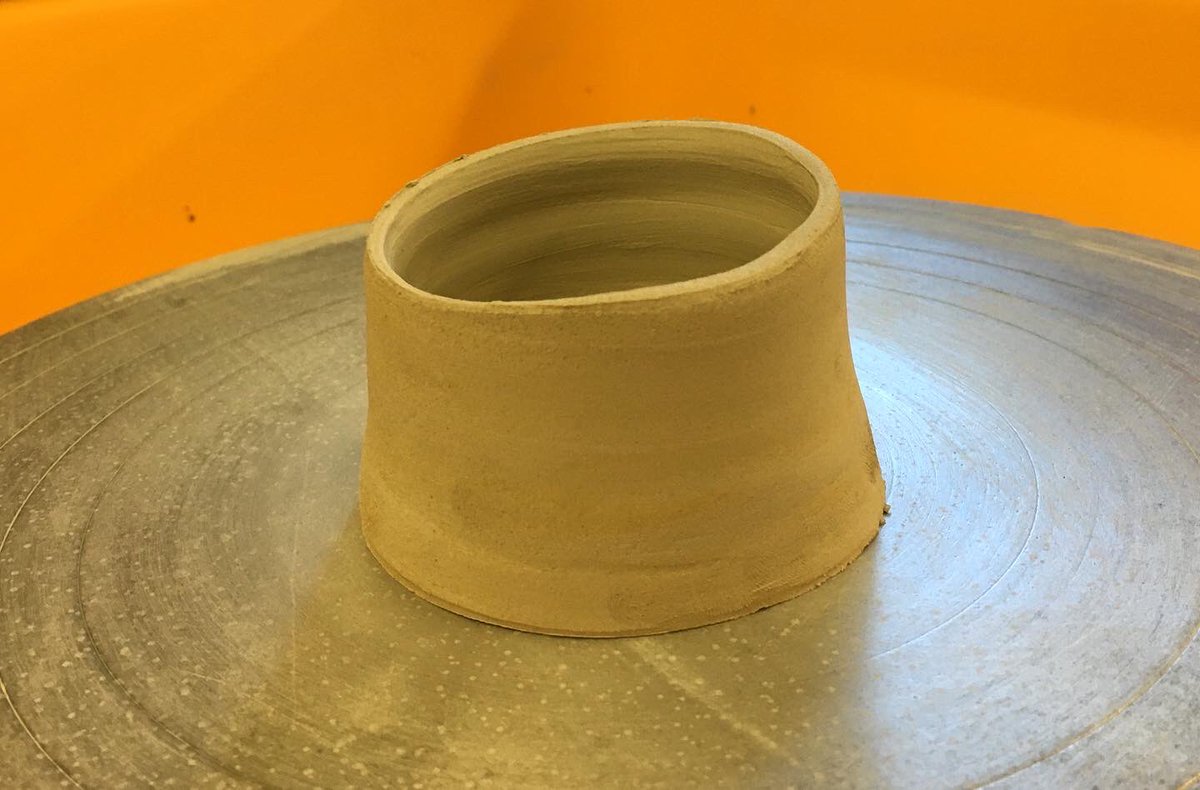 HazelSoper's tweet photo. Having the best time in residence @dsfcart making work and talking to the talented students. Been playing with clay and learning how to throw 🥣 https://t.co/ffEFYWEoPo