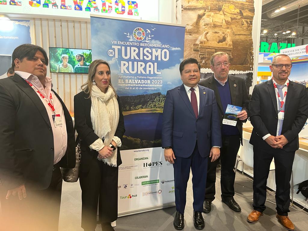 Entra a iberoatur.org e infórmate de cómo puedes participar. 
Inscripciones en: viiiencuentro.iberoatur.org/inscripciones/
#iberoatur #VIIIencuentroiberoamericanodeturismorural #ElSalvador2023