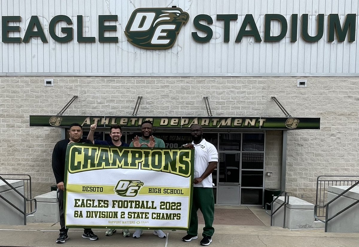 DallasSnapRaise's tweet photo. Congratulations to @FootballDesoto for their 2022 State Championship! Way to get it done! #Family https://t.co/Zzvx1gFQ05