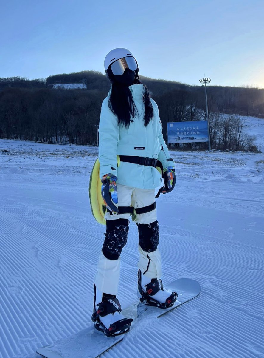 rufaidahgu's tweet photo. Don't ask me if it's cold, if it's not, I finally dare to ski alone https://t.co/nmY4IFb14W