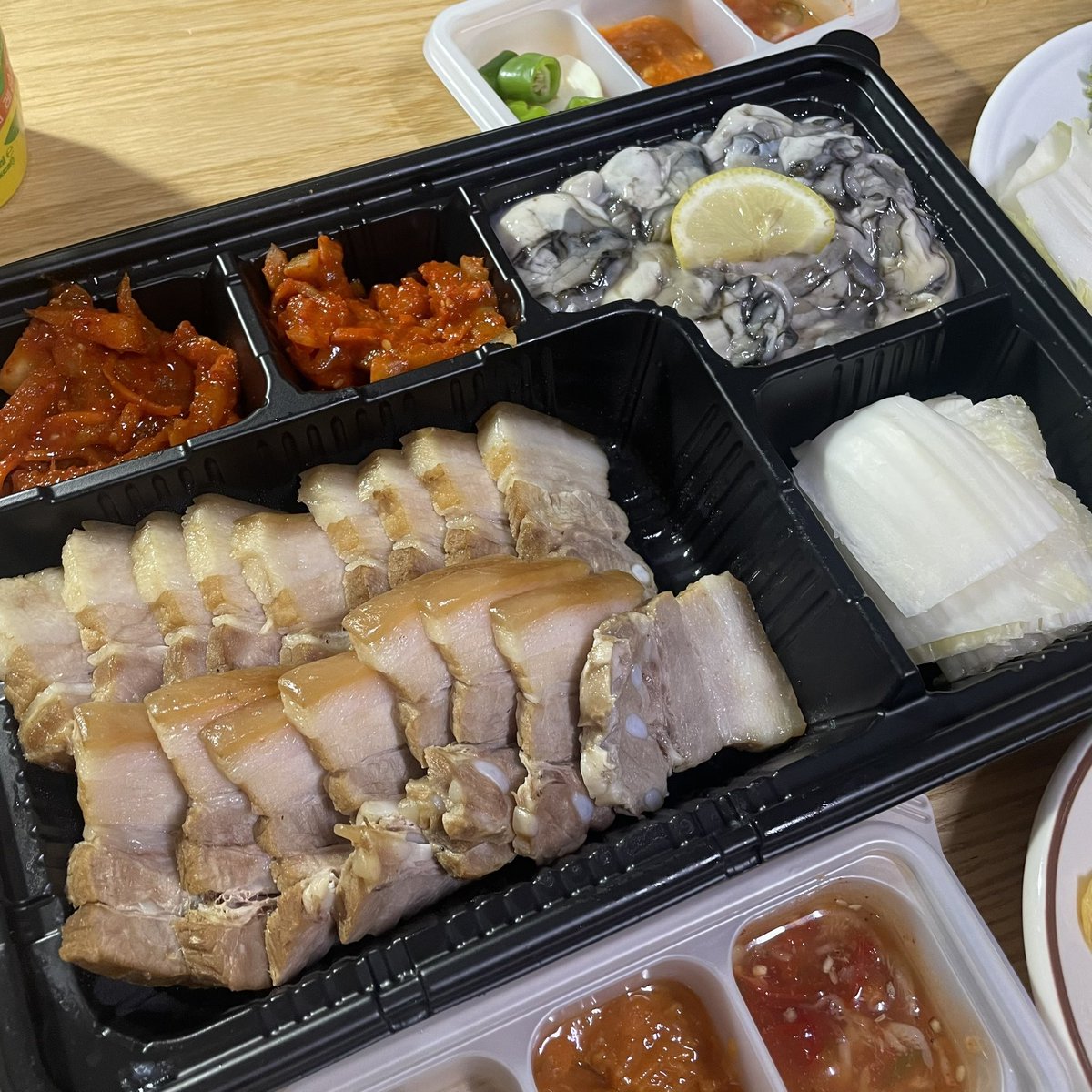 vvon_hee's tweet photo. 굴보쌈 미친넘이다 https://t.co/NNHTs2TbQU