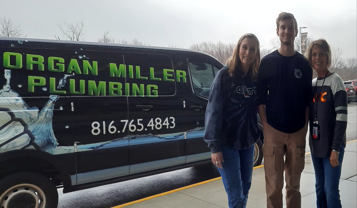 RoadrunnersOATC's tweet photo. OATC Professional Day!  All the OATC students had the opportunity to test out all the other programs real world skills.  Changing tires, inspecting your car, CPR compressions, virtual welding, cooking, fixing drywall and plumbing.
@olatheschools 
@OlatheCTE 
@MorganMillerKC https://t.co/A0yGG0TuGs