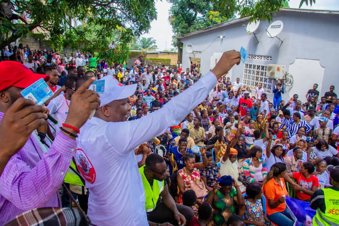 AugustinMupese's tweet photo. Non comment les images  🤡🤫🤭 il vient de s'enrôler lui c'est le patron de la jeunesse de l'UNC ⚪🔴 le mystérieux d'Afrique camarade @yvesnswal  🔴⚪ 👌👌 UNC toujours 💪👍 @VitalKamerhe1 PN @BillyKambale1 @sacre_kimbinga @DjafariJuvenal @MichelMoto1 https://t.co/okzpcWACT4