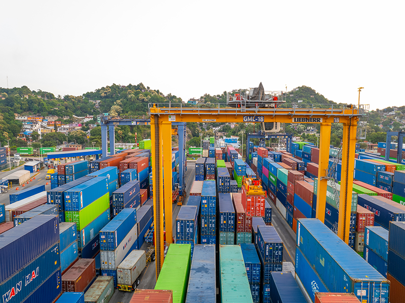 InfoTransportes's tweet photo. Las principales operadoras de terminales con presencia en el @ASIPONA_Man mantuvieron un ritmo ascendente en el manejo de #contenedores y #carga, con crecimientos a doble dígito al cierre de 2022.
🚢🚢🚢🚢
👉https://t.co/sEkidm5u4K
#SSAMéxico @_OCUPA @ConteconMzoOf #TIMSA https://t.co/BAwWSwWyKh