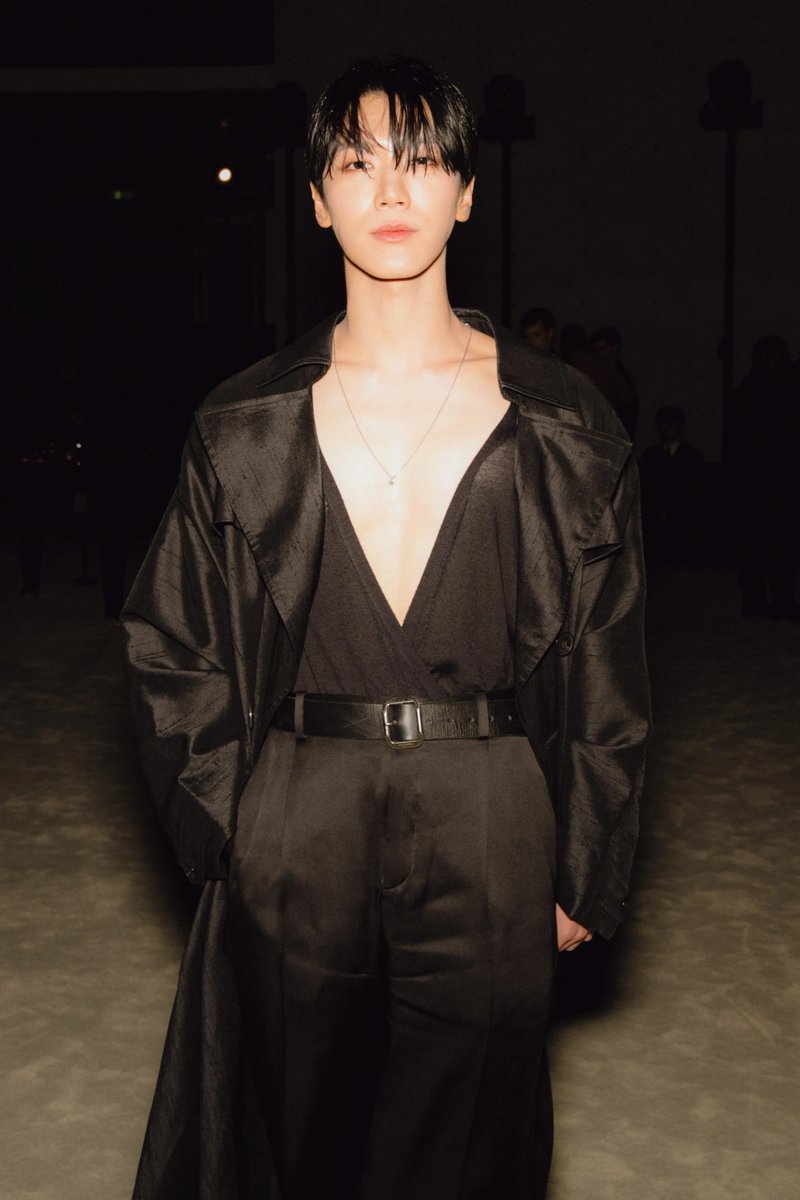 GQMagazine's tweet image. Check out the scene inside Anthony Vaccarello’s first men’s show in Paris @YSL gq.mn/9Uc0WBR