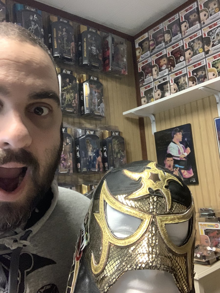 I finally did it…. @PENTAELZEROM mask in my possession… the gold mandala mask one of the cleanest imo… todays a good day #ceromiedo #penta0m #republicoflucha… @republicoflucha I appreciate you all more than you know!