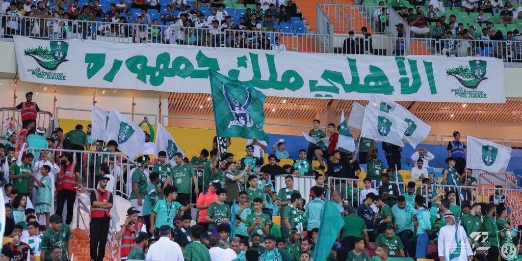 ALAHLI_FC's tweet photo. لك انا خطوة وأوصل للجنـون 
بك ترى العاقل على عقله يُلام
 😴💚🤍 https://t.co/KfwqK9cLhH