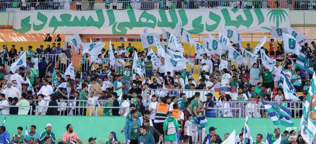 ALAHLI_FC's tweet photo. لك انا خطوة وأوصل للجنـون 
بك ترى العاقل على عقله يُلام
 😴💚🤍 https://t.co/KfwqK9cLhH
