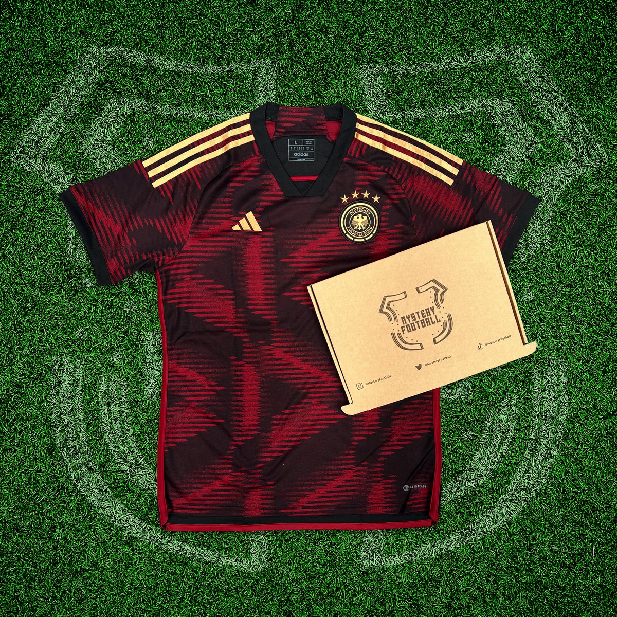 If Rashford or Zaha score today, we will give away a Mystery Football shirt to one lucky follower! 🔴🔵

To enter: 
1️⃣ RT this tweet
🤝 Follow us

Good luck! 🤞🏻