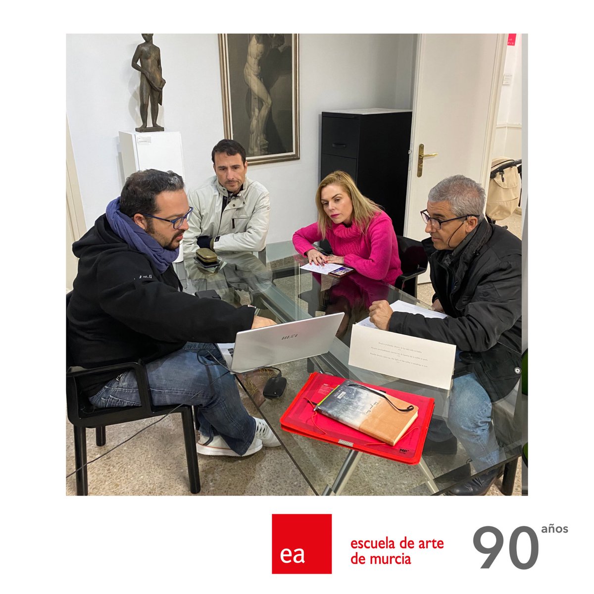 Desarrollando el plan digital de centro
.
Semanalmente, los dinamizadores del plan digital de centro en la Escuela de arte se reúnen con su asesor, Francisco Miras #DigitalProf 
<a href="/Educarm/">Educarm</a> 
<a href="/sifopcarm/">SIFOP CARM</a> 
<a href="/CPRRegionMurcia/">CPR Región de Murcia</a> 
<a href="/DigitalProf_RM/">#DigitalProf</a>