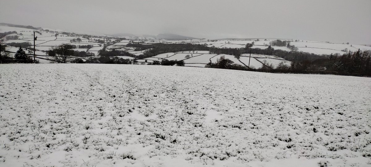 A_Perdido's tweet photo. @BeaconsPhotos A full day of snowy goodness #BreconBeacons #Snow https://t.co/XkrK5A7RNh