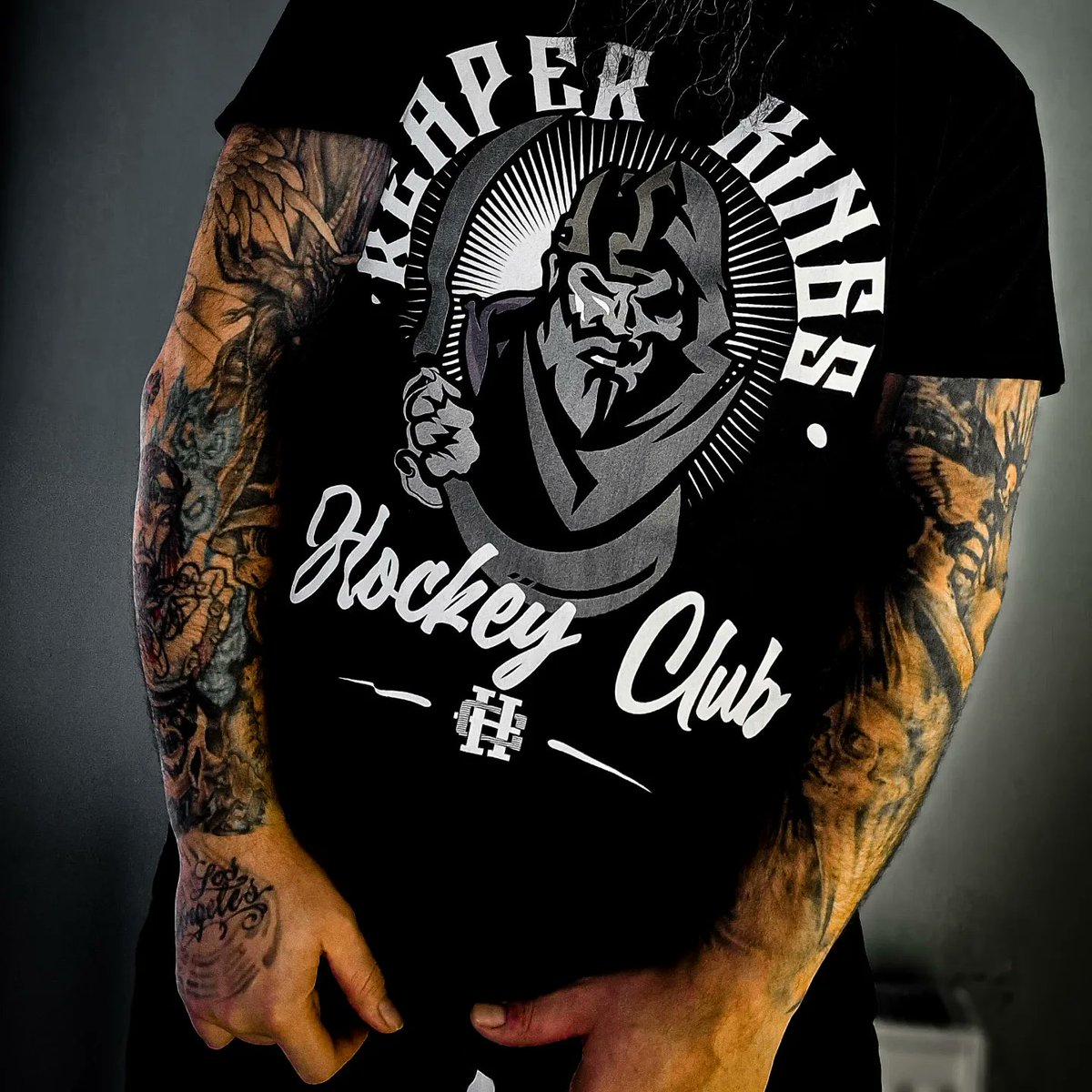 HOCKEYARTCO's tweet photo. Reaper Kings collective

Available in Small - 3XELL
premium supersoft and Heavy Duty and now online 

 #HockeyArtCo #HockeyCruApparel #HCA #HAC #nhl #icehockey #hockeylifestyle #HockeyArtClothingUK #reaper #ReaperKings👑💀 https://t.co/vBTkL4o13W