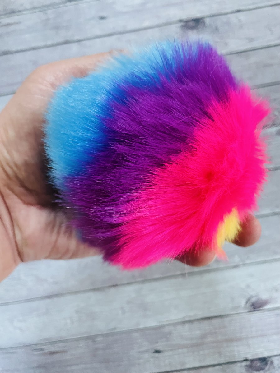 CuteNUniqueShop's tweet photo. Rainbow colorful fur ball pom pom keychain @cutenuniquestudio.etsy.com
-
-
-
-
#cuteNuniquestudio #etsyshop #EtsySeller #etsy #etsystore #keychains #smallbusiness #keyring #giftideas #love #accessories #art #gifts #cute #souvenir #keychaincollection #supportsmallbusiness #kawaii https://t.co/Sh7B01wpie