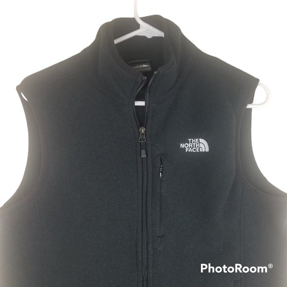 erickayoungin's tweet photo. So good I had to share! Check out all the items I'm loving on @Poshmarkapp from @TodaysTrendzz @HangerLlc #poshmark #fashion #style #shopmycloset #thenorthface: https://t.co/ZNf2AaN7i9 https://t.co/zLD6o1sstQ