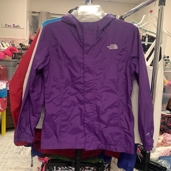 So good I had to share! Check out all the items I'm loving on <a href="/Poshmarkapp/">Poshmark</a> from @TodaysTrendzz <a href="/HangerLlc/">Clothes Hanger LLC</a> #poshmark #fashion #style #shopmycloset #thenorthface: posh.mk/MHg0m7FbHwb