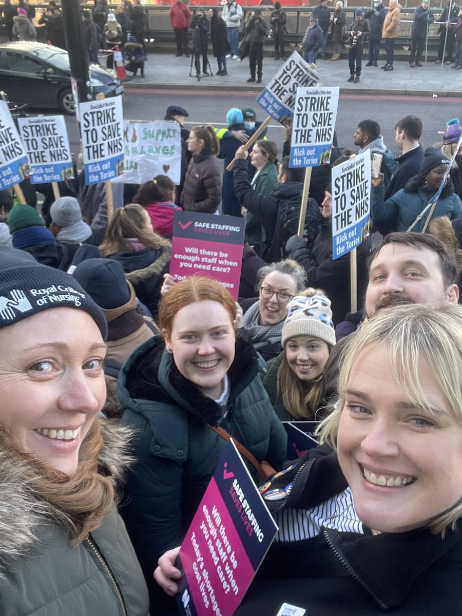 Thank you <a href="/uclh/">UCLH</a> for the support on this historic day for #NursesStrike, lets hope some good can come from this <a href="/mariagavaghan/">Maria Gavaghan</a> <a href="/SimonFWaller/">Simon Waller</a> <a href="/TaraFeehilly/">Tara Feehilly</a>