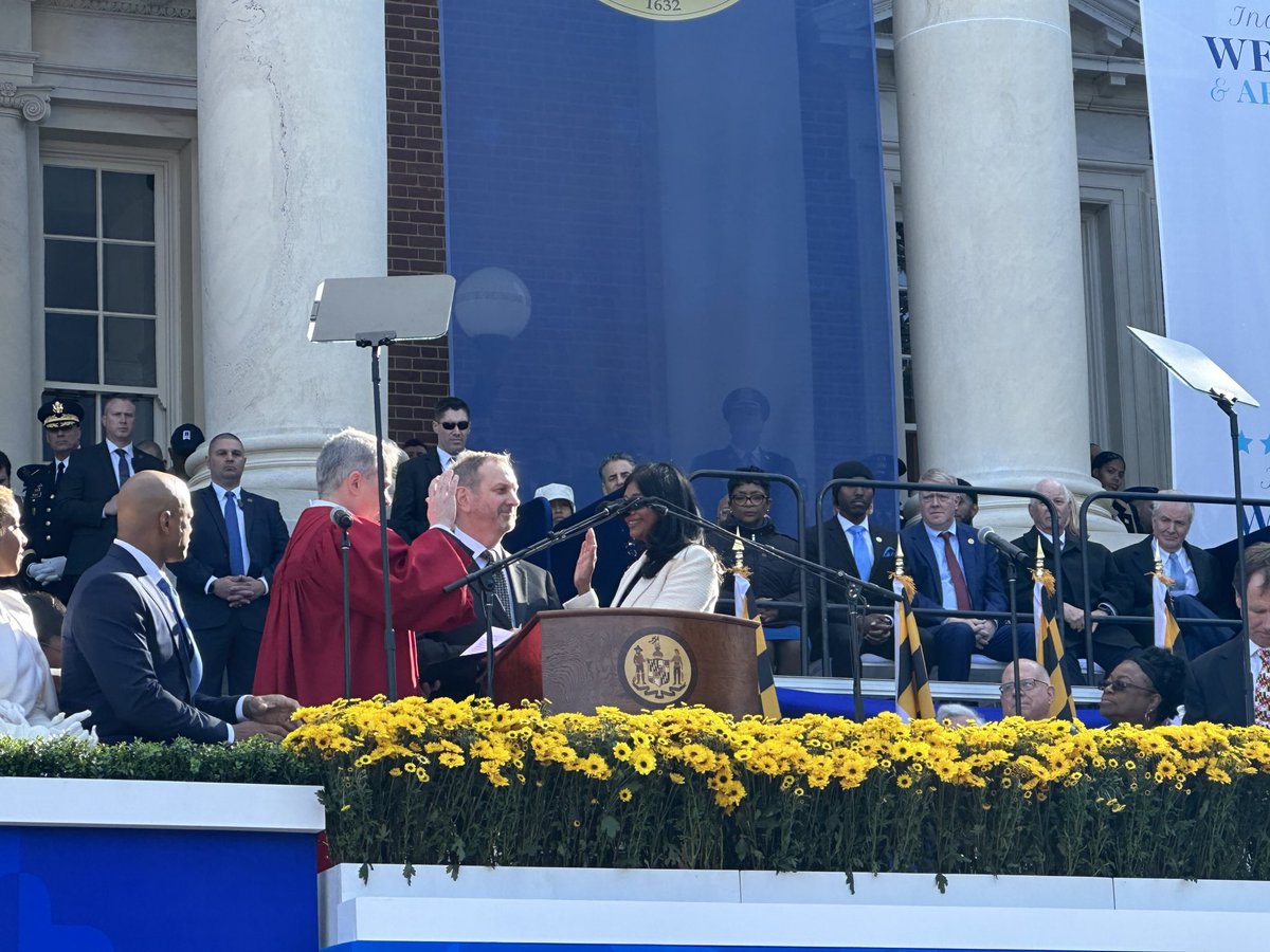 BREAKING!! New #Maryland Lt. Gov @arunamiller took her oath on the #BhagavatGita.
Despite facing harassment and #Hinduphobia from #Islamist groups, it is wonderful to see her stand strong for her faith.