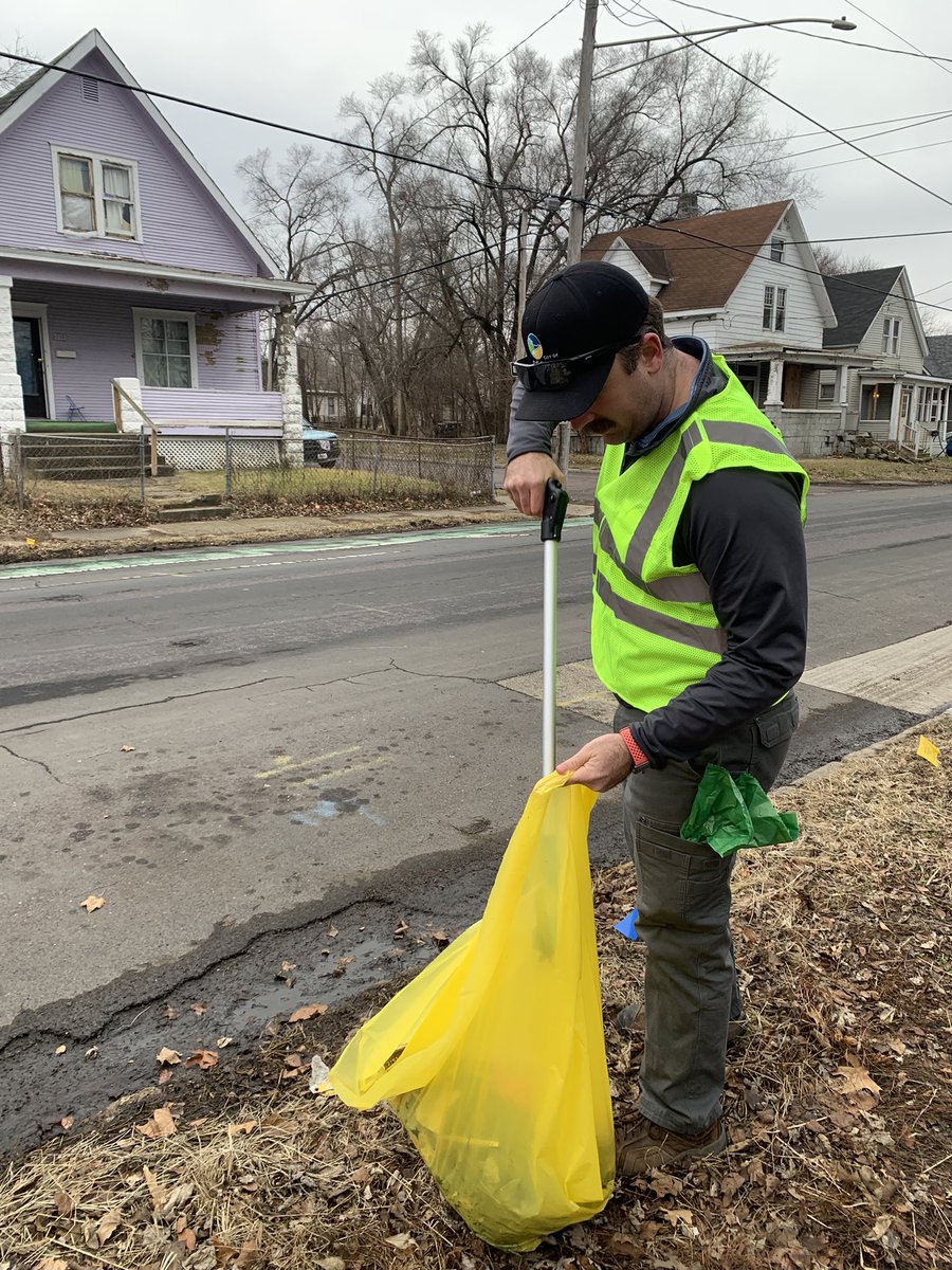 CityofPeoria_IL's tweet photo. Photos from @AmeriCorps and PeoriaCorps Day of Service, a cleanup event inspired by Dr. Martin Luther King Jr.’s ideal of “beloved community”. Over 40 volunteers collected trash, debris, and tires! https://t.co/KDmpL0oAF0