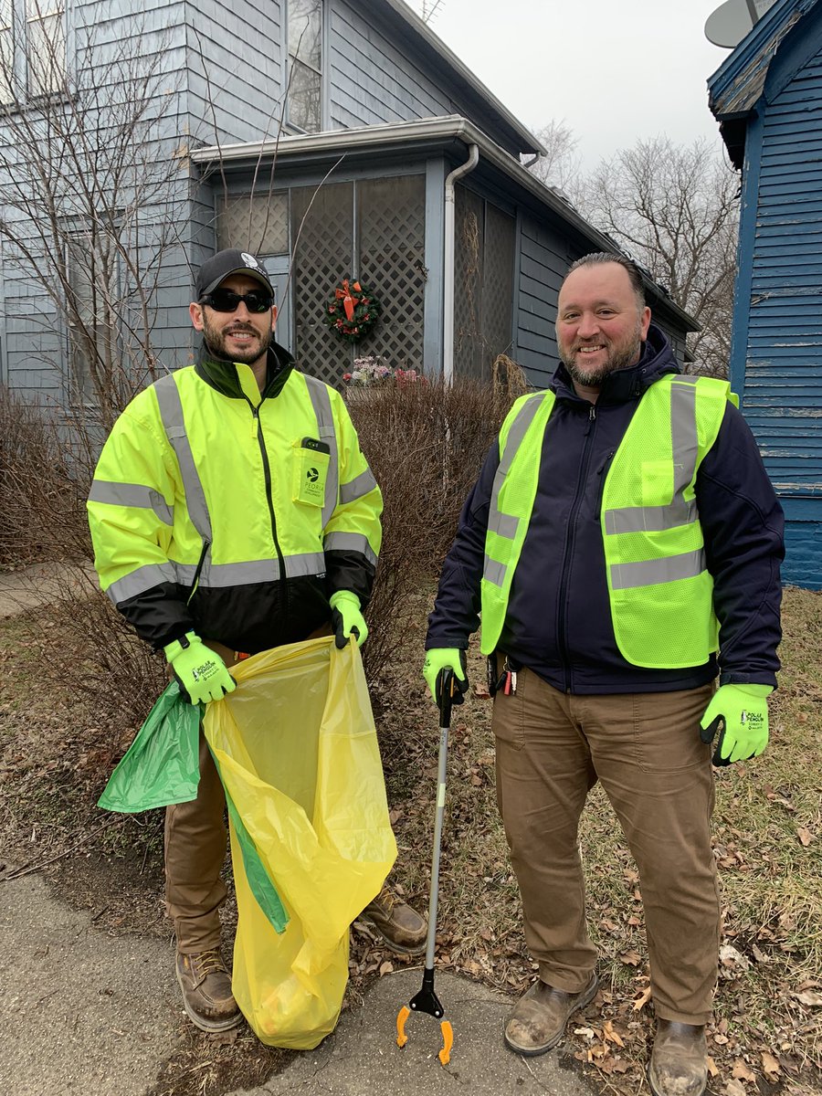 CityofPeoria_IL's tweet photo. Photos from @AmeriCorps and PeoriaCorps Day of Service, a cleanup event inspired by Dr. Martin Luther King Jr.’s ideal of “beloved community”. Over 40 volunteers collected trash, debris, and tires! https://t.co/KDmpL0oAF0