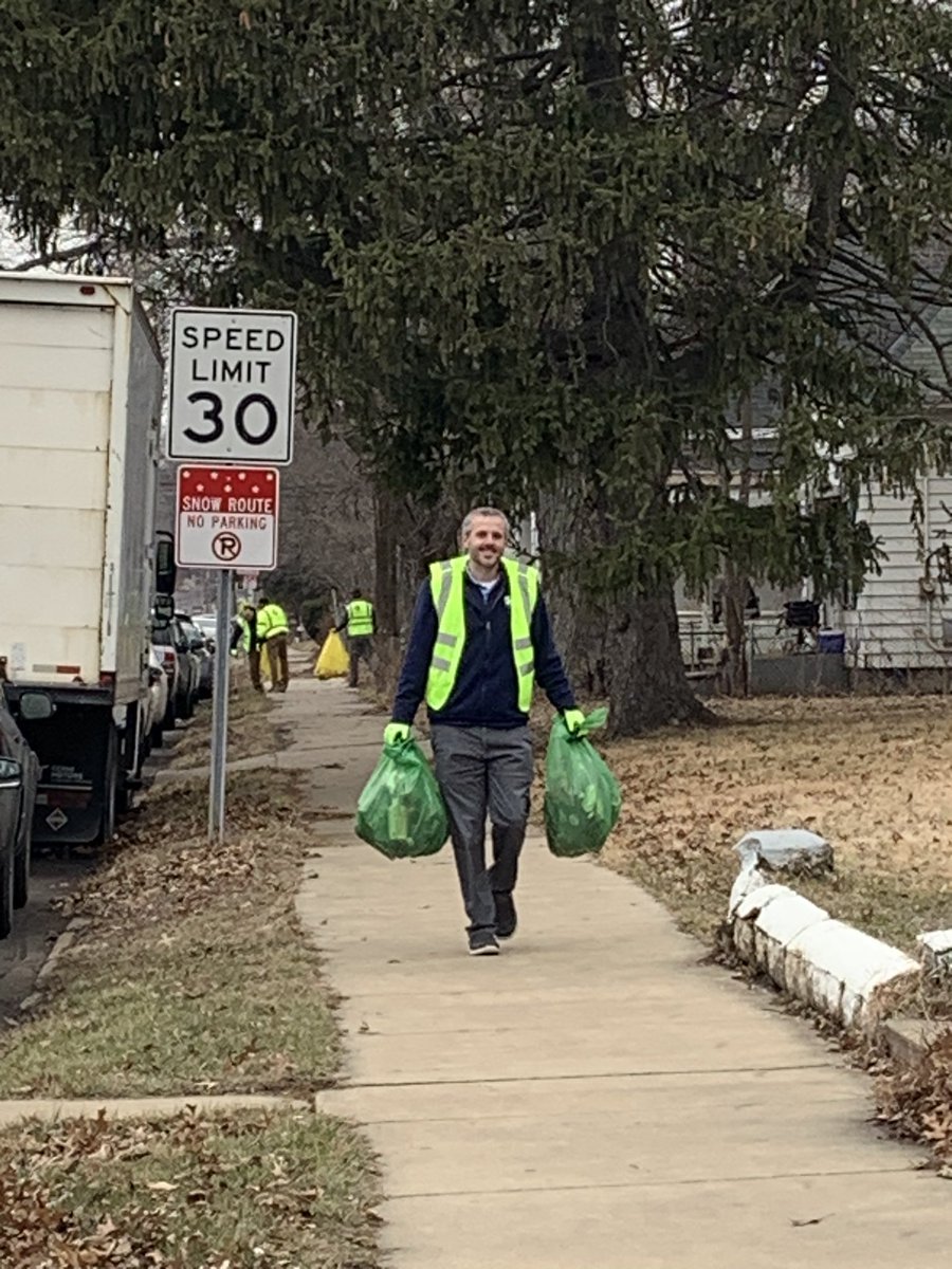 CityofPeoria_IL's tweet photo. Photos from @AmeriCorps and PeoriaCorps Day of Service, a cleanup event inspired by Dr. Martin Luther King Jr.’s ideal of “beloved community”. Over 40 volunteers collected trash, debris, and tires! https://t.co/KDmpL0oAF0